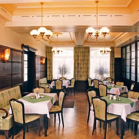 Merkur Garni Hotel 3*
