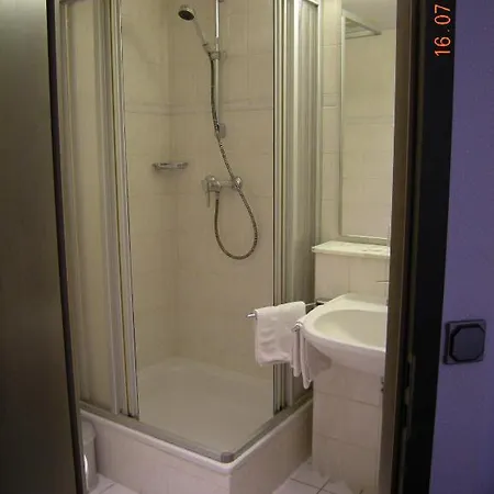 Hotel Merkur Garni 3*